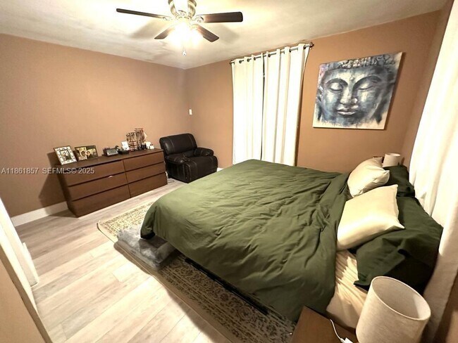 Building Photo - 2751 SW 4th Ct