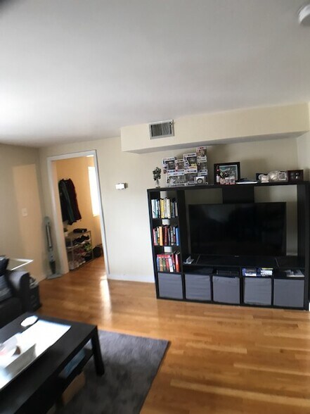 Building Photo - 385 Dorchester St