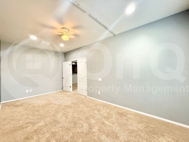 Building Photo - 3159 E Chisum Ln