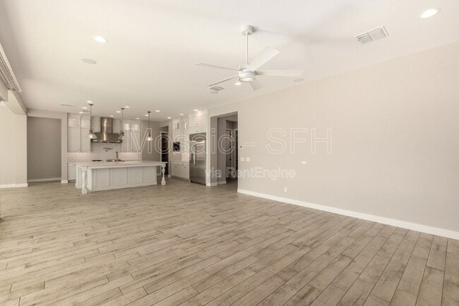 Building Photo - 10627 E Tumbleweed Ave