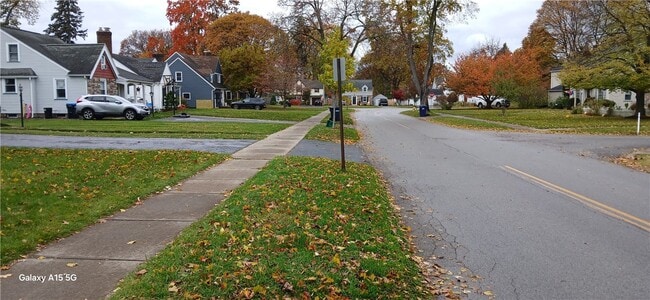 Building Photo - 183 Thorncliffe Dr