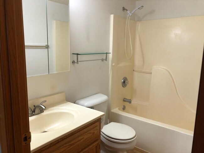 Building Photo - 1113 E Division St