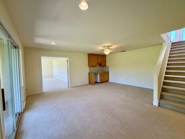 Building Photo - 6255 Peacock Way