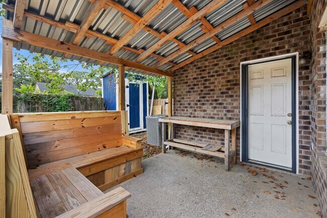 Building Photo - 1016 Monticello Dr