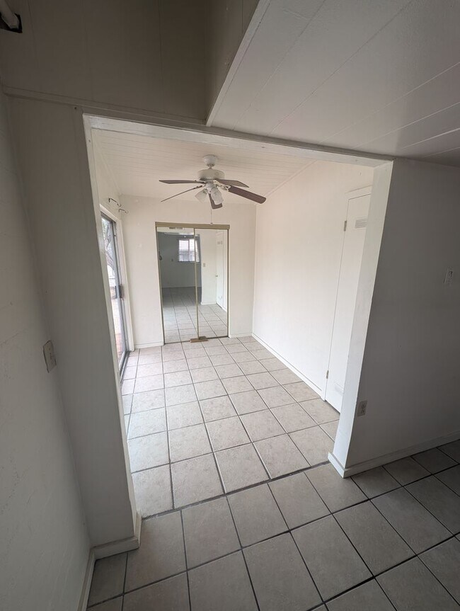 Building Photo - Cute 1 Bedroom 1 Bath Home