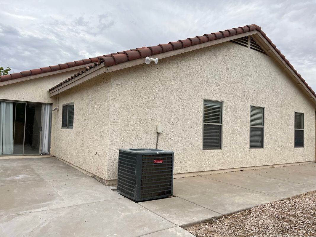Building Photo - 2403 E Palm Beach Dr