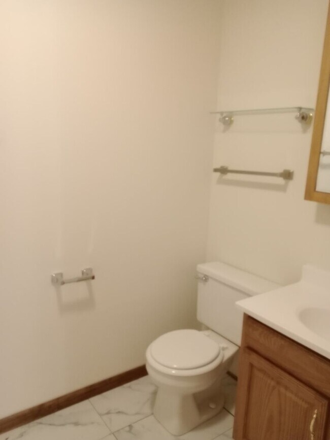 Building Photo - Charming 3 Bedroom, 2 Bath Single Family H...