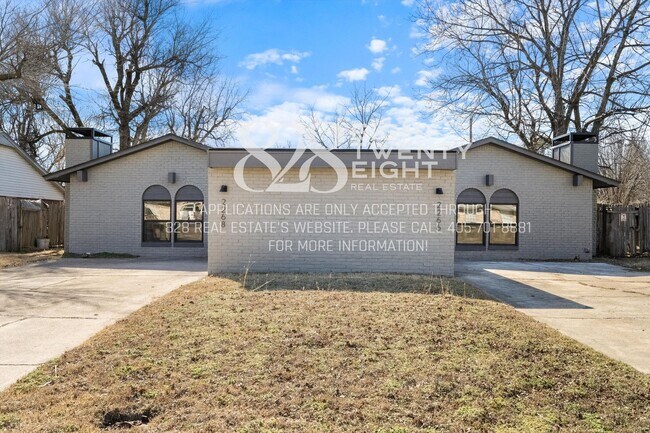 Building Photo - *COMING 7/9/2026!*  Beautiful 3 Bed/2 Bath Duplex Less Than 1 Mile from Campus!