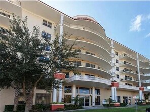 Building Photo - 750 4th Ave S