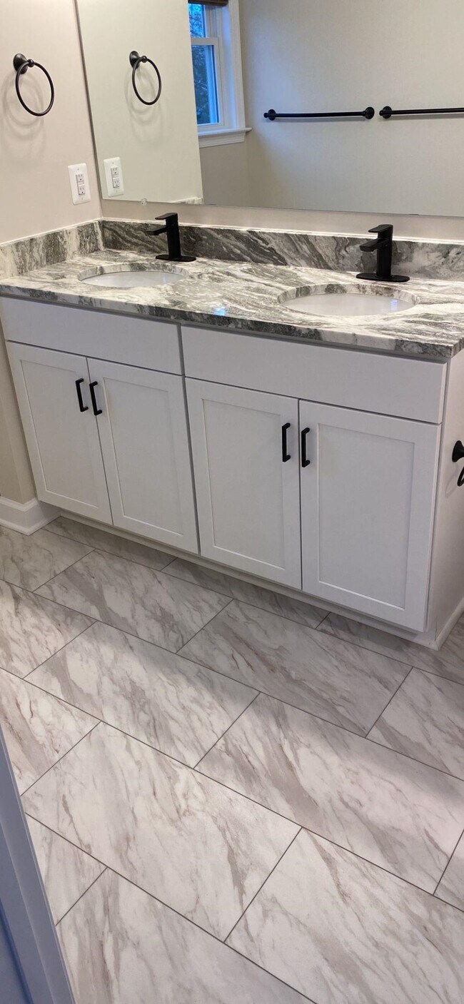 Building Photo - 1441 DERBY Dr