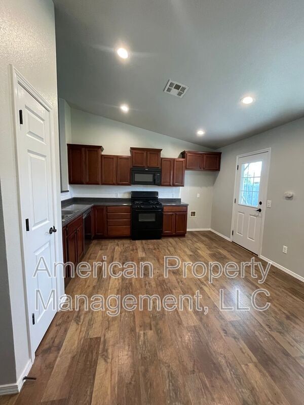 Building Photo - 12316 N 108th E Ave