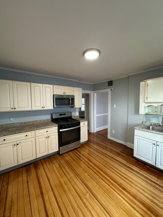 Building Photo - 48 Baker St