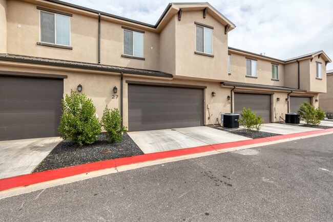 Primary Photo - Lovely, Modern Townhome in Scenic Ivins