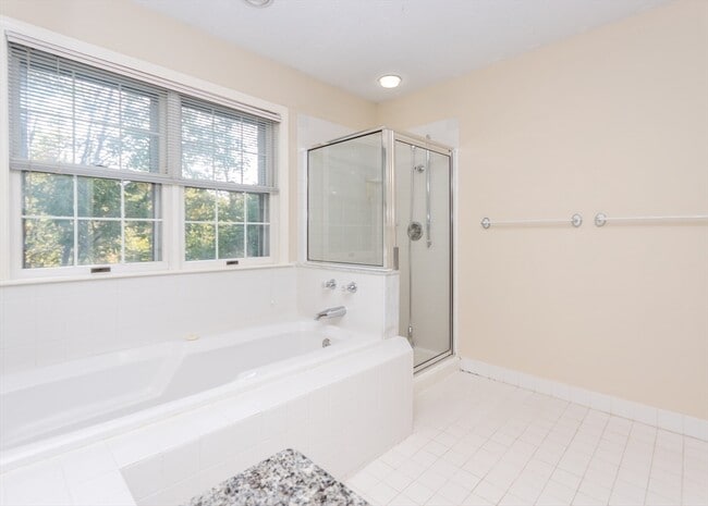 Building Photo - 285 Bishops Forest Dr