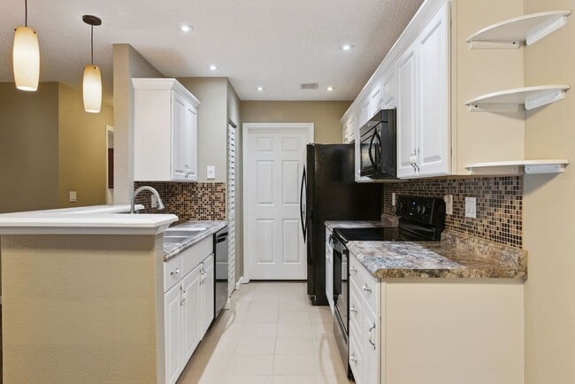 Building Photo - 2532 Grassy Point Dr