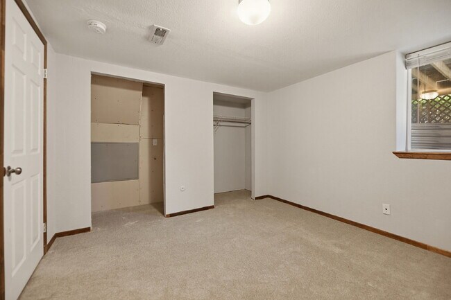 Building Photo - $2,995.95 | 4 Bed, 2 Bath Single Family Westminster Home – Central A/C and heating, In Unit Washe...