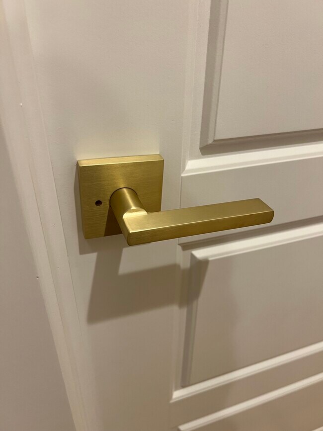 Building Photo - Clarksville Luxury home