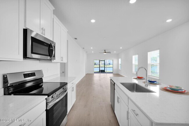 Building Photo - 302 Lake Sinclair St