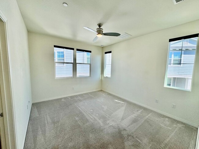 Building Photo - Spacious 3-Bed, 2-Bath 3-Story Townhome in...