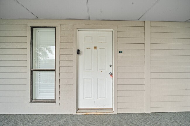 Building Photo - 6102 Seawall Blvd