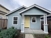 Building Photo - 2062 Red Oak Cir