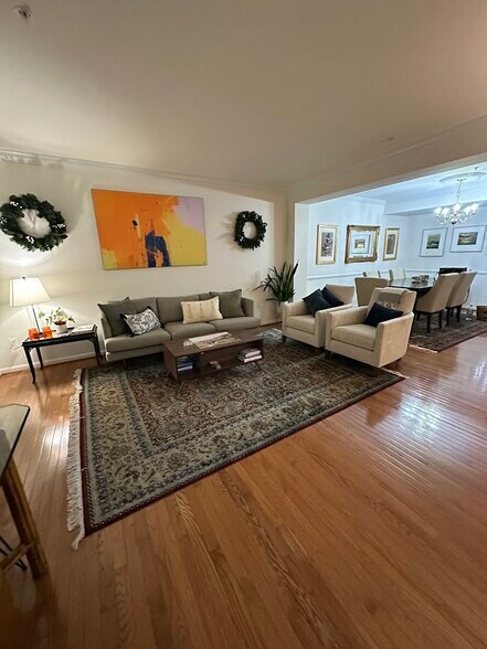 Living room to Dinning room - 4612 Battenburg Ln