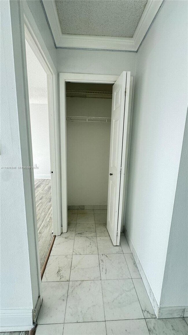 Building Photo - 18061 Biscayne Blvd