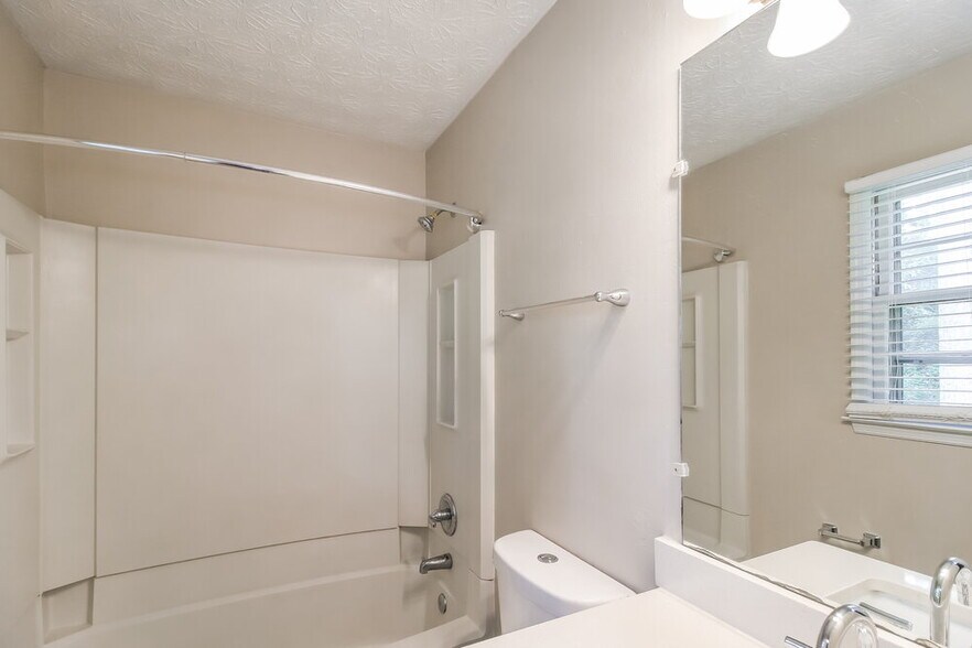 Building Photo - 80 Belmont Park Ln