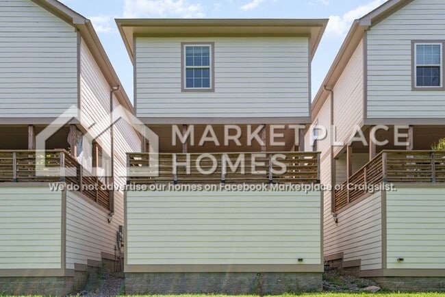 Building Photo - 2437/105 Bell St