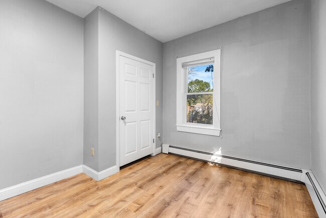 Building Photo - 40 Harding Rd