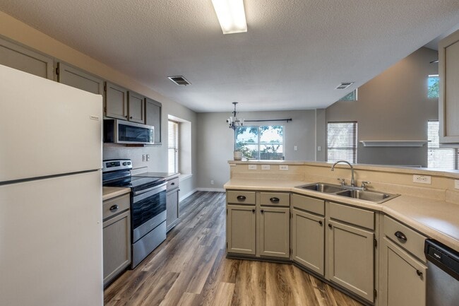 Building Photo - 3 Bedroom/2.5 Bath Guilbeau Gardens Subdivision