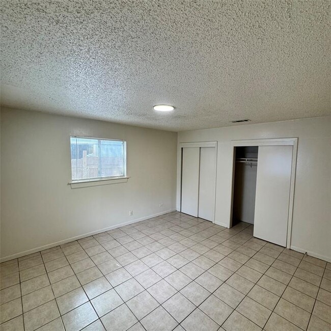 Building Photo - 1626 Royal Hill Dr