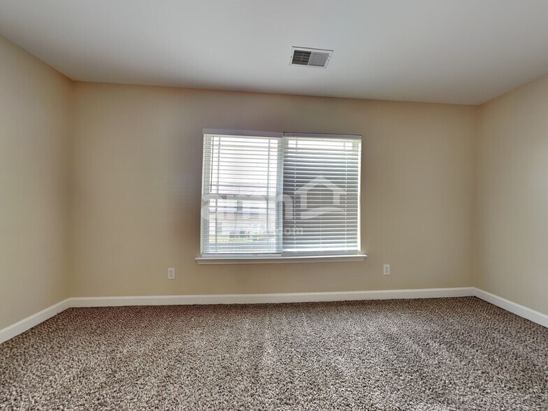 Building Photo - 132 Pine View Xing