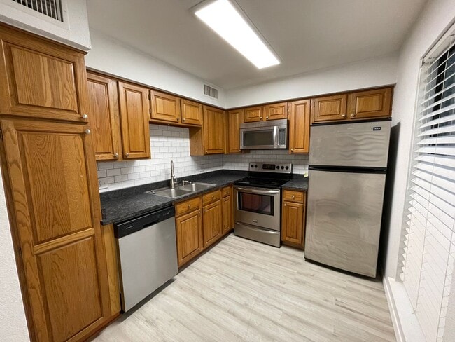 Building Photo - fireplace and all appliances close to ever...