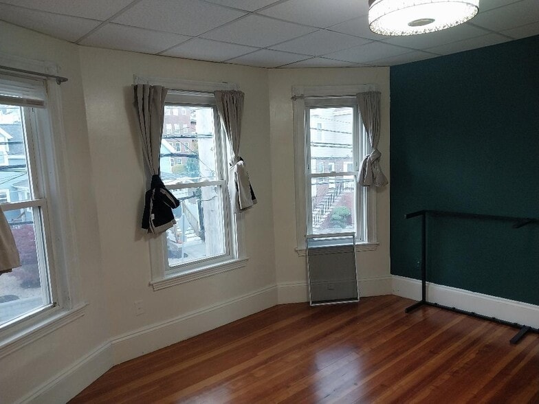 Building Photo - 1656 N Shore Rd