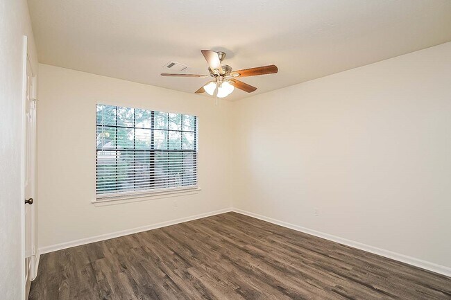 Building Photo - 7838 Sunny Ridge Dr