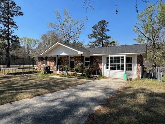 Building Photo - 3 Bedroom, 1.5 Bath Home in Dearing