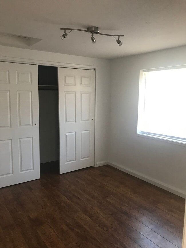Building Photo - For Rent: Charming 2 Bed 1 Bath Home in th...