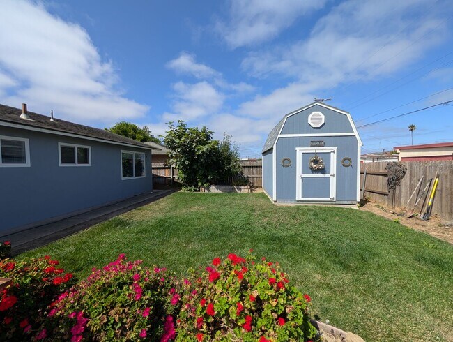 Building Photo - 1109 W Airport Ave