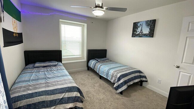 Building Photo - 125 Bronco Billy Dr