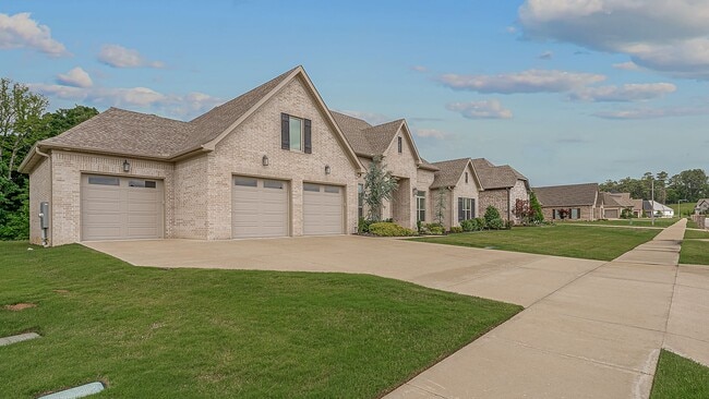 Building Photo - Rare Executive Rental in Desirable South J...