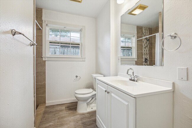 Building Photo - 2006 Du Barry Ln