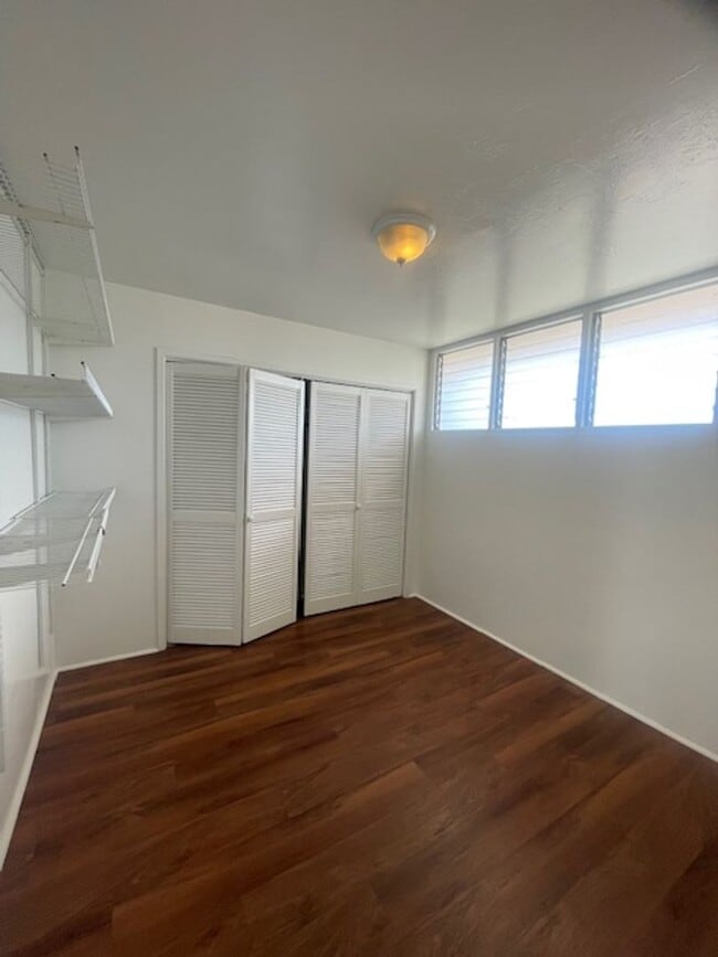 Building Photo - 3 Bedroom / 1.5 Bath in Honolulu