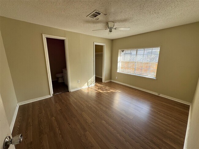 Building Photo - 1113 Cora St