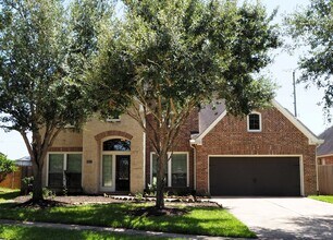 Building Photo - 28607 Green Hedge Dr
