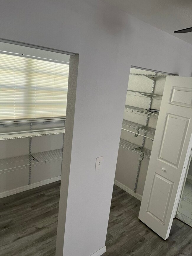 Building Photo - 5706 Candlewood St