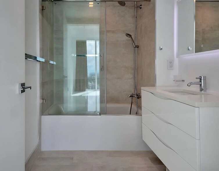 Building Photo - 1040 Biscayne Blvd