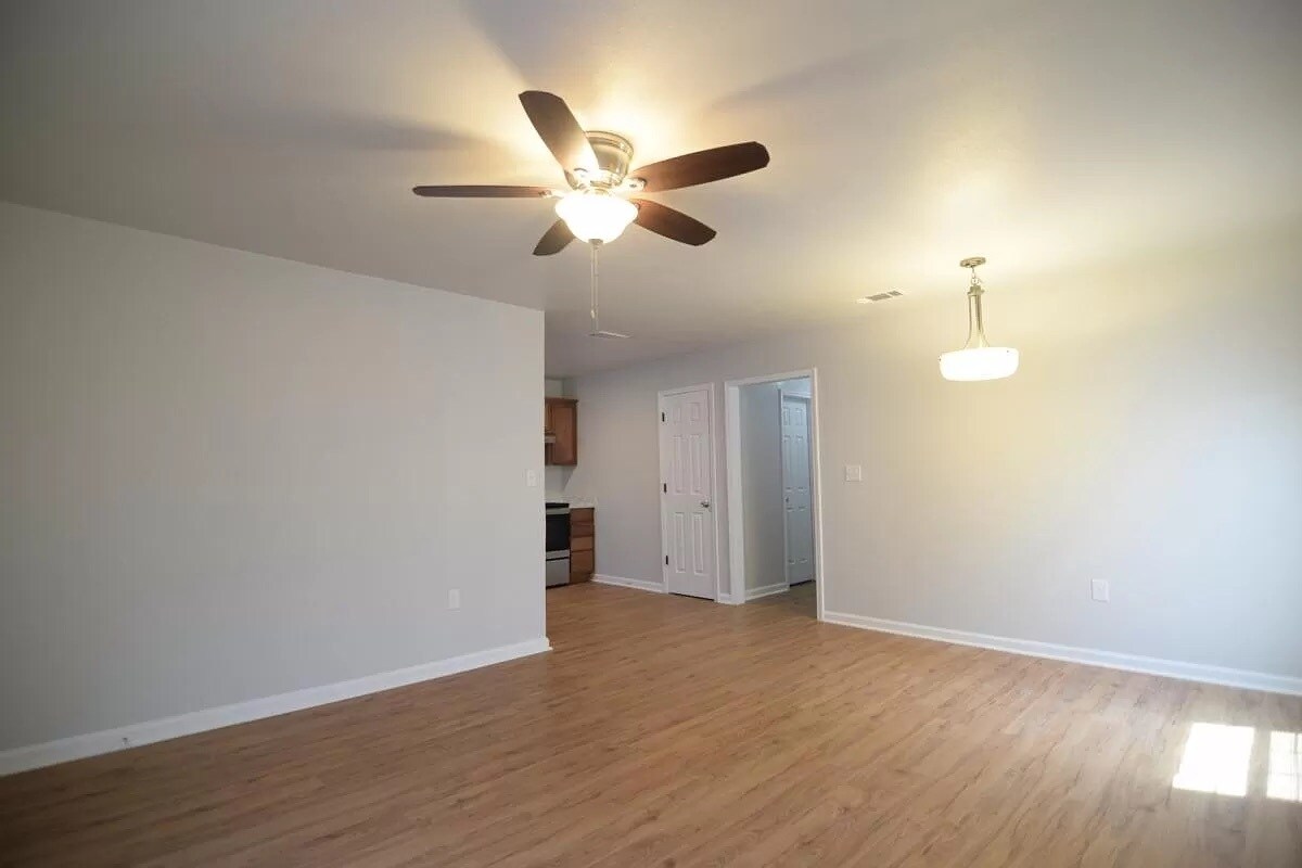 Building Photo - 1319 S 5th St