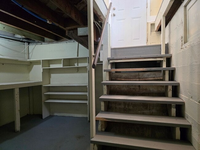 Building Photo - Alder Duplex