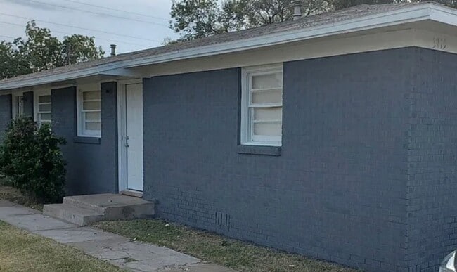 Building Photo - Maxey Park Duplex